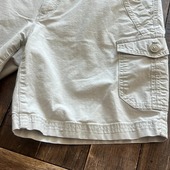 Eddie Bauer Beige Long Size 12 Women’s Cargo Shorts with Utility Pockets - Picture 3 of 6